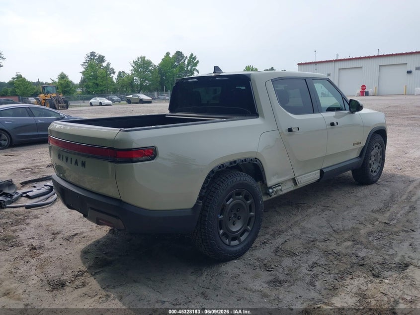 2025 Rivian R1t VIN 7FCTGCAA3SN040932 IAAI salvage auction — SIDE, Salvage Title, sold $33,750 on 2026-07-22 (photo 4)