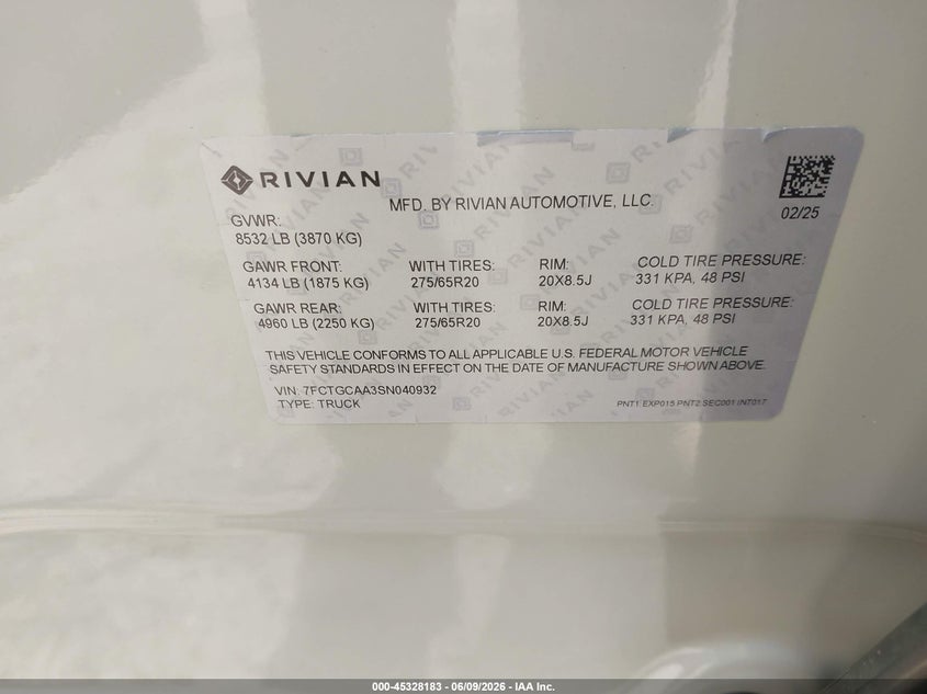 2025 Rivian R1t VIN 7FCTGCAA3SN040932 IAAI salvage auction — SIDE, Salvage Title, sold $33,750 on 2026-07-22 (photo 9)