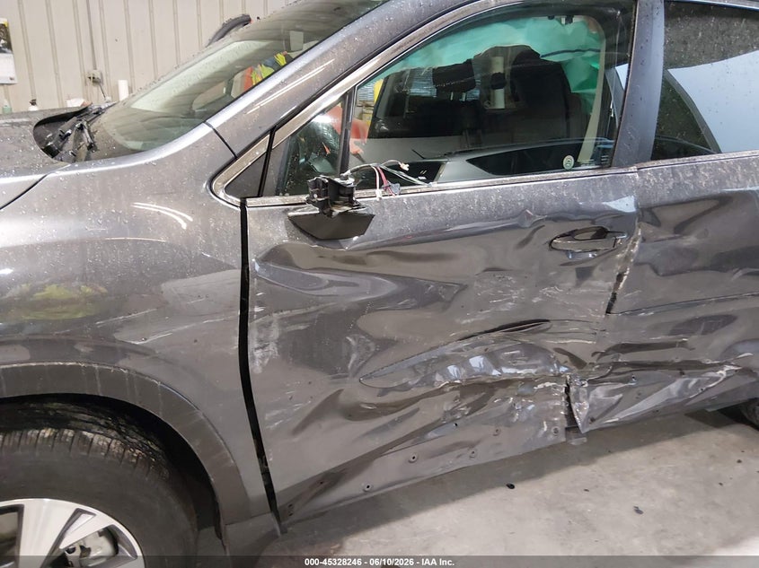 2024 Subaru Ascent VIN 4S4WMAED6R3466460 IAAI salvage auction — LEFT SIDE, Salvage Title, sold $9,600 on 2026-07-29 (photo 6)