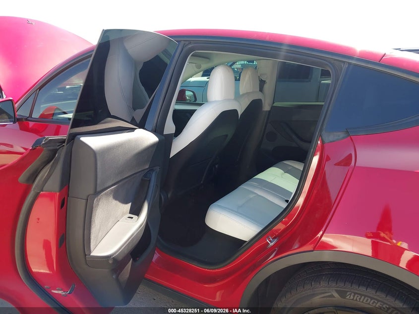 2022 Tesla Model y VIN 7SAYGDEE2NF546563 IAAI salvage auction — LEFT REAR, Salvage Title, sold $9,275 on 2026-08-01 (photo 8)