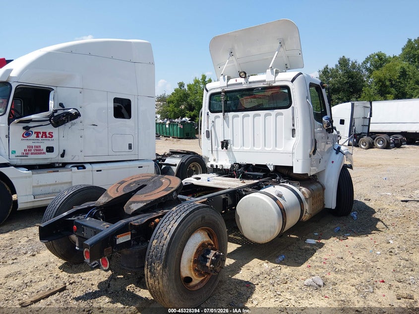 2017 Freightliner M2 VIN 3AKBC4DV7HDJG5838 IAAI salvage auction — FRONT END, Clear (Minnesota), sold $25 on 2026-08-13 (photo 4)