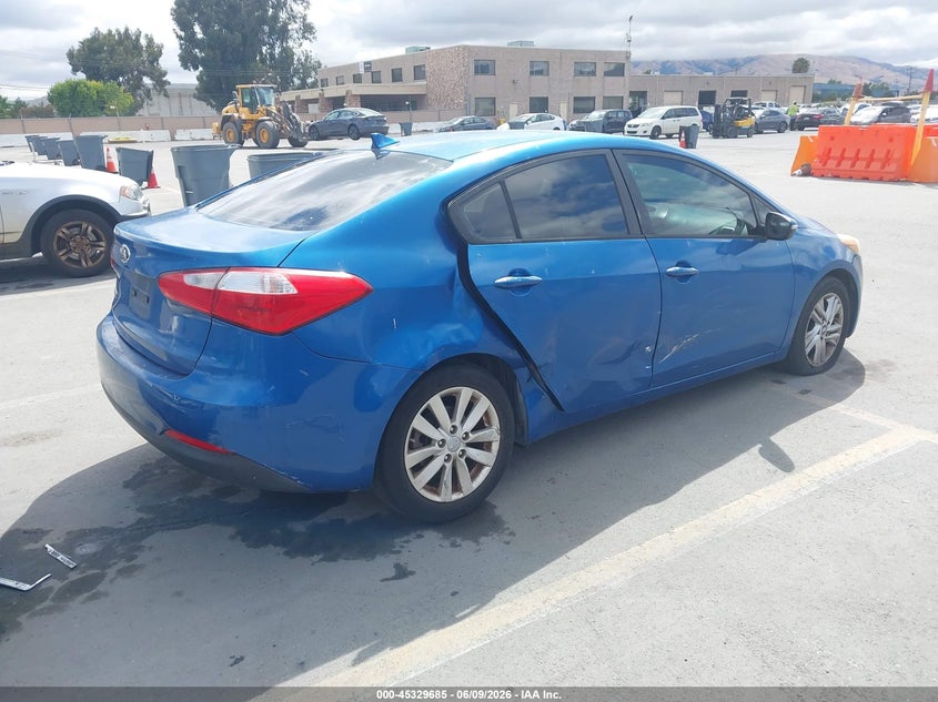 2014 Kia Forte VIN KNAFX4A60E5110392 IAAI salvage auction — REAR END, Salvage Title, sold $1,000 on 2026-07-06 (photo 4)