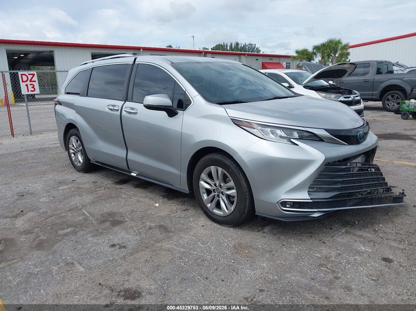 2022 Toyota Sienna VIN 5TDZRKEC3NS075758 IAAI salvage auction — FRONT END, Salvage Title, sold $15,200 on 2026-07-09 (photo 1)