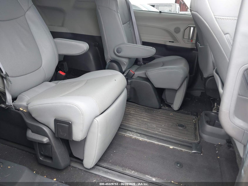 2022 Toyota Sienna VIN 5TDZRKEC3NS075758 IAAI salvage auction — FRONT END, Salvage Title, sold $15,200 on 2026-07-09 (photo 8)