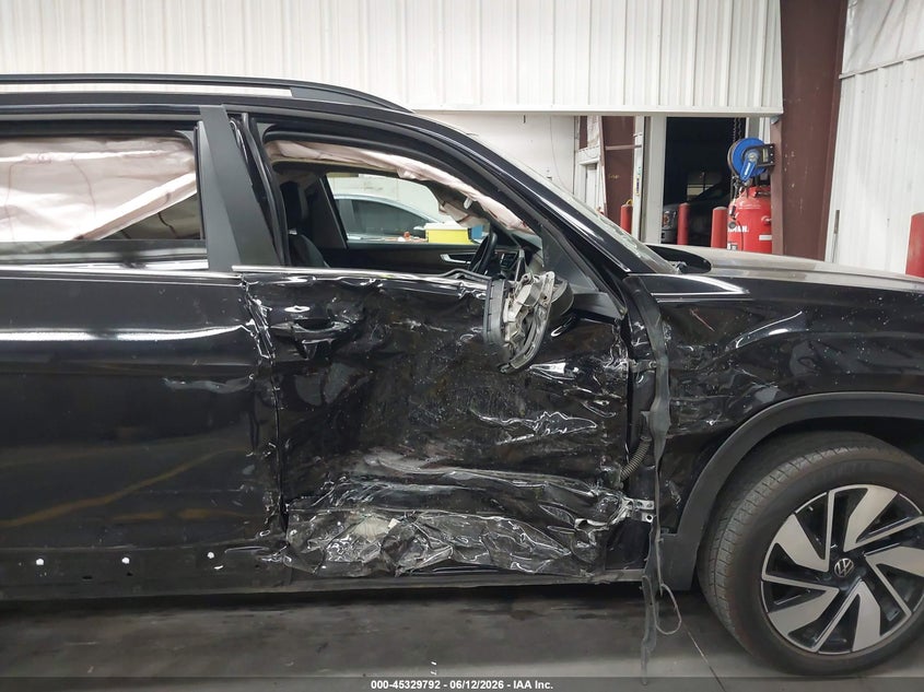 2024 Volkswagen Atlas VIN 1V2HR2CA4RC575799 IAAI salvage auction — RIGHT SIDE, Salvage (Arizona), sold $7,900 on 2026-07-28 (photo 6)