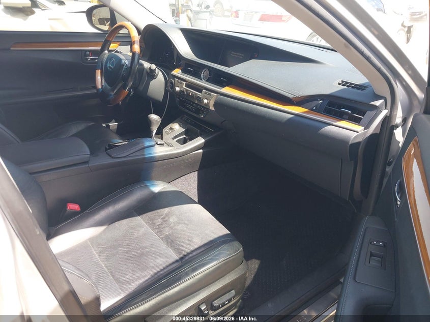 2015 Lexus ES VIN JTHBW1GG7F2093191 IAAI salvage auction — RIGHT FRONT, Salvage Title, sold $5,300 on 2026-07-29 (photo 5)
