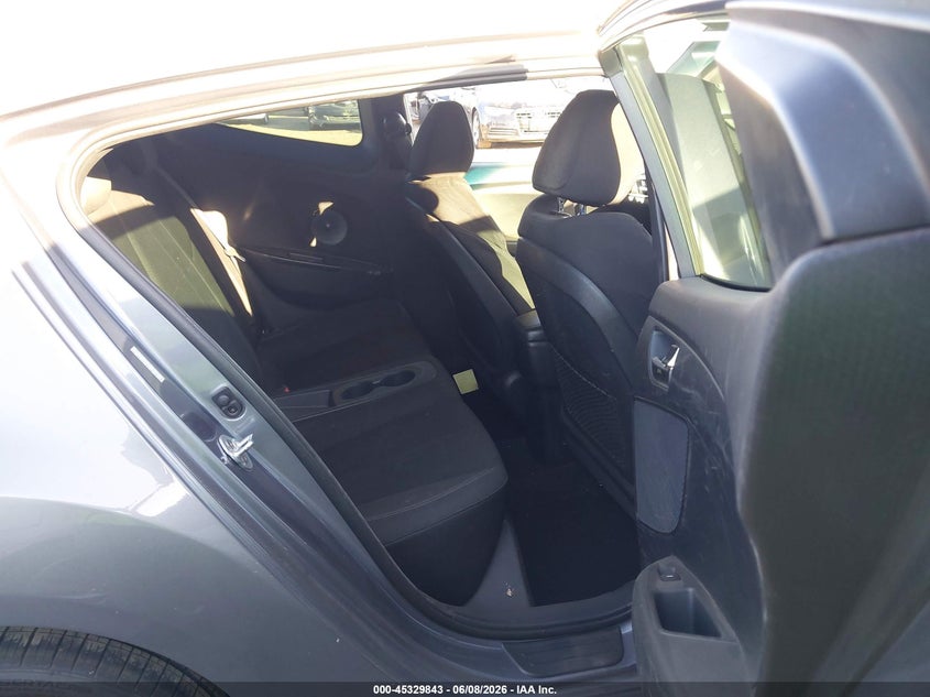 2016 Hyundai Veloster VIN KMHTC6AD4GU291464 IAAI salvage auction — NORMAL WEAR, Salvage Title, sold $375 on 2026-07-21 (photo 8)