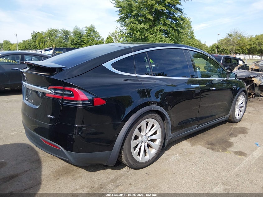 2018 Tesla Model x VIN 5YJXCDE28JF139688 IAAI salvage auction — RIGHT SIDE, Clear (Montana), sold $10,825 on 2026-07-30 (photo 4)