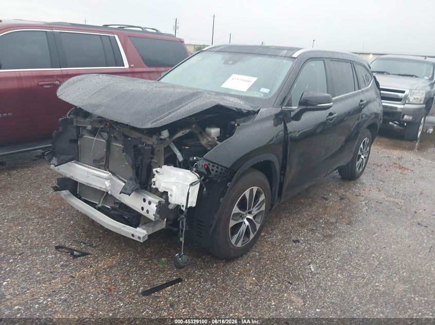 2023 Toyota Highlander VIN 5TDKDRAH4PS035587 IAAI salvage auction — FRONT & REAR, Salvage (Texas), sold $9,200 on 2026-07-29 (photo 2)