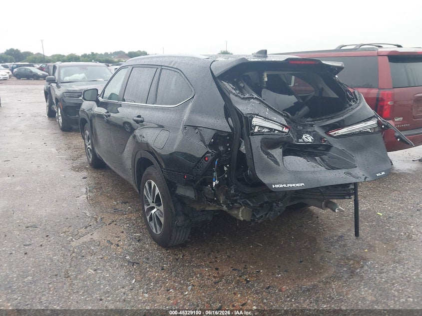 2023 Toyota Highlander VIN 5TDKDRAH4PS035587 IAAI salvage auction — FRONT & REAR, Salvage (Texas), sold $9,200 on 2026-07-29 (photo 3)