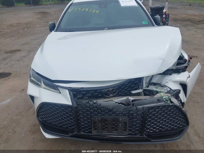 2022 Toyota Avalon VIN 4T1GZ1FB1NU084277 IAAI salvage auction — FRONT & REAR, Salvage Title, sold $10,200 on 2026-08-20 (photo 6)