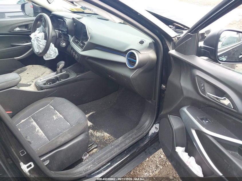 2024 Chevrolet Trax VIN KL77LFE2XRC226932 IAAI salvage auction — FRONT & REAR, Salvage Title, sold $1,650 on 2026-07-22 (photo 5)