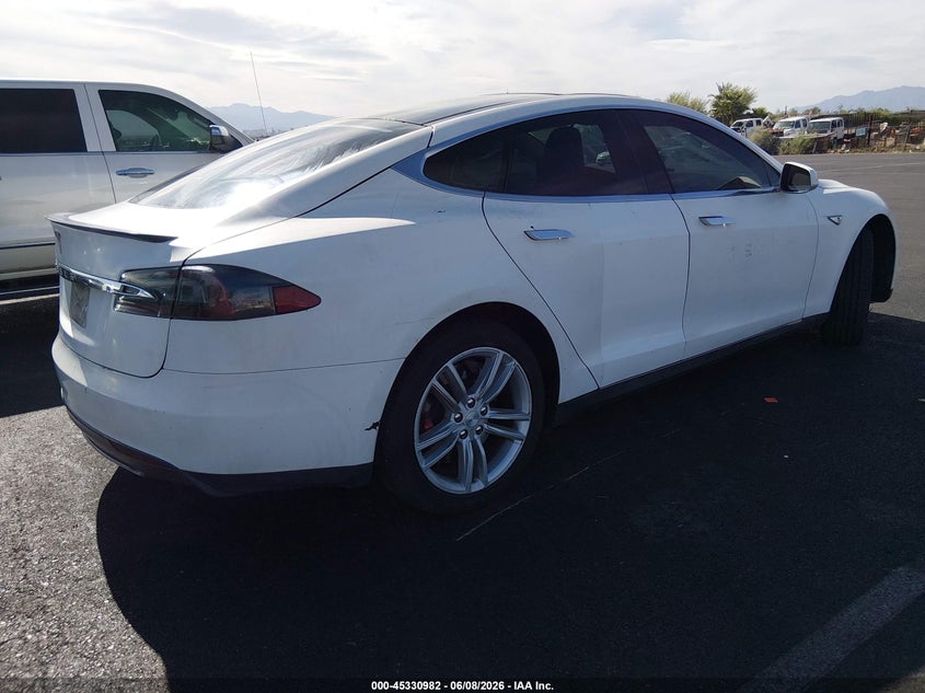 2015 Tesla Model s VIN 5YJSA1H23FFP77297 IAAI salvage auction — SIDE, Salvage Title, sold $3,400 on 2026-07-24 (photo 4)