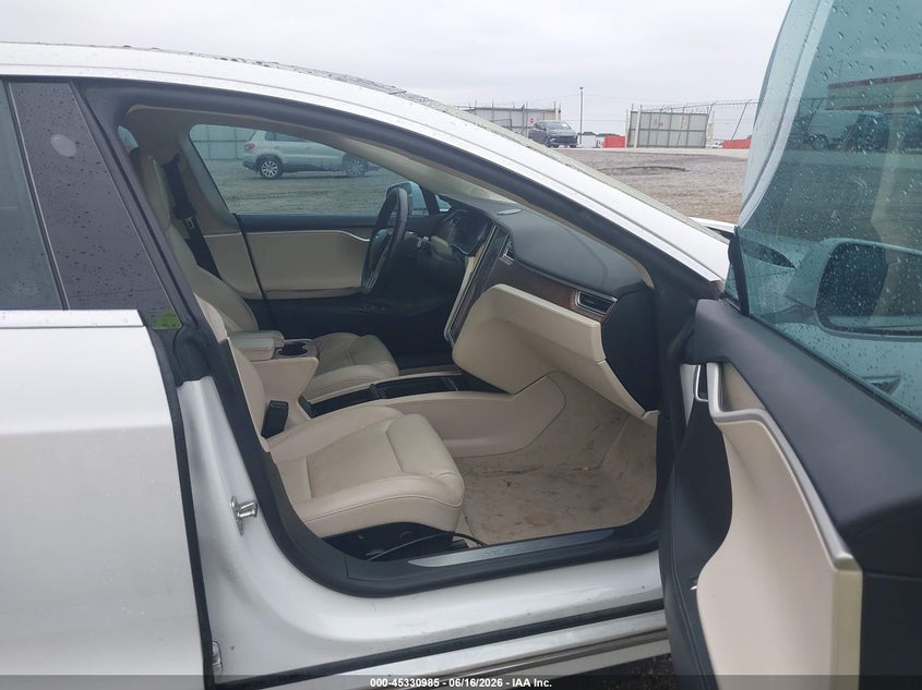 2018 Tesla Model s VIN 5YJSA1E2XJF240102 IAAI salvage auction — NORMAL WEAR, Salvage Title, sold $1,150 on 2026-07-30 (photo 5)
