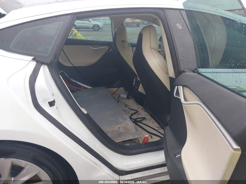 2018 Tesla Model s VIN 5YJSA1E2XJF240102 IAAI salvage auction — NORMAL WEAR, Salvage Title, sold $1,150 on 2026-07-30 (photo 8)
