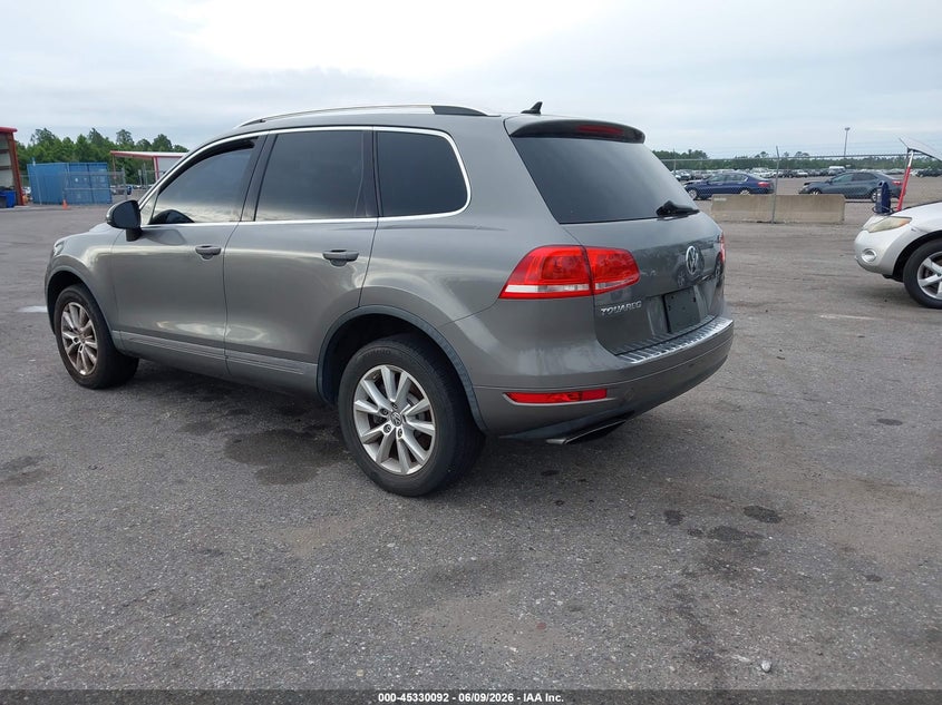 2013 Volkswagen Touareg VIN WVGEF9BP0DD008886 IAAI salvage auction — NORMAL WEAR, Salvage Title, sold $425 on 2026-07-19 (photo 3)