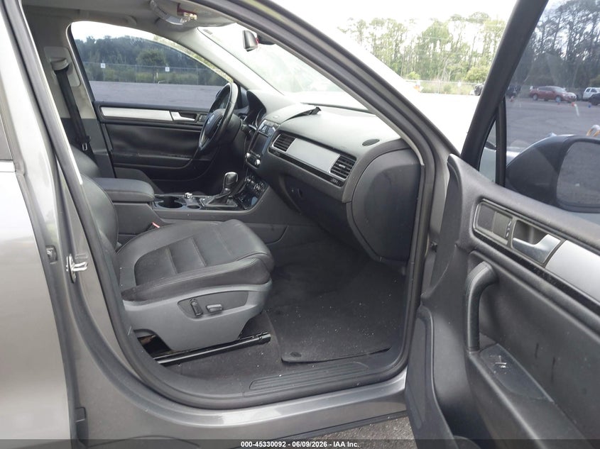 2013 Volkswagen Touareg VIN WVGEF9BP0DD008886 IAAI salvage auction — NORMAL WEAR, Salvage Title, sold $425 on 2026-07-19 (photo 5)