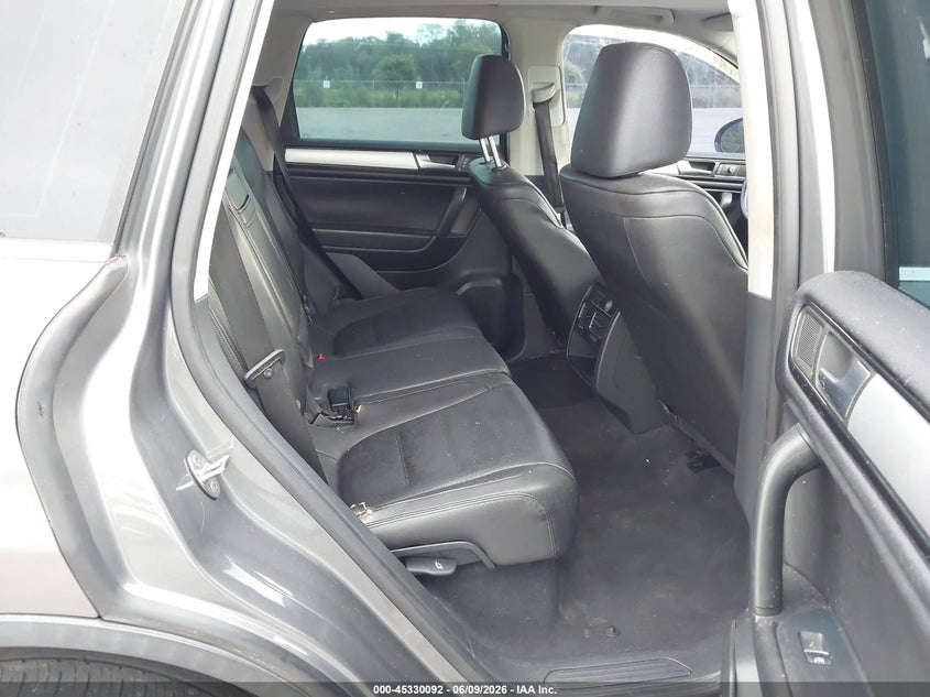 2013 Volkswagen Touareg VIN WVGEF9BP0DD008886 IAAI salvage auction — NORMAL WEAR, Salvage Title, sold $425 on 2026-07-19 (photo 8)