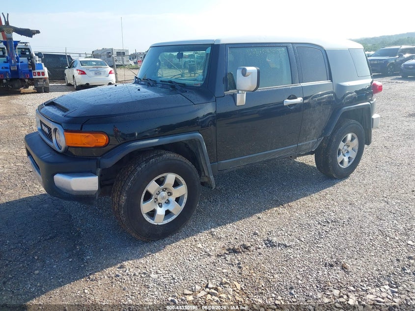 2007 Toyota Fj cruiser VIN JTEBU11F070035780 IAAI salvage auction — HAIL, Clear (Missouri), sold $2,350 on 2026-07-20 (photo 2)