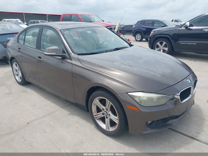 2013 BMW 3 series VIN WBA3A5G54DNP26443 IAAI salvage auction — NORMAL WEAR, Original (Texas), sold $950 on 2026-07-17 (photo 1)