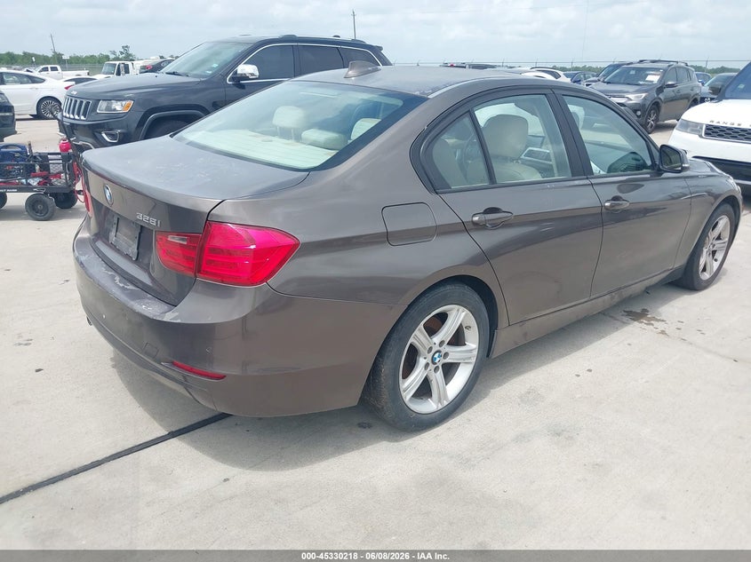 2013 BMW 3 series VIN WBA3A5G54DNP26443 IAAI salvage auction — NORMAL WEAR, Original (Texas), sold $950 on 2026-07-17 (photo 4)