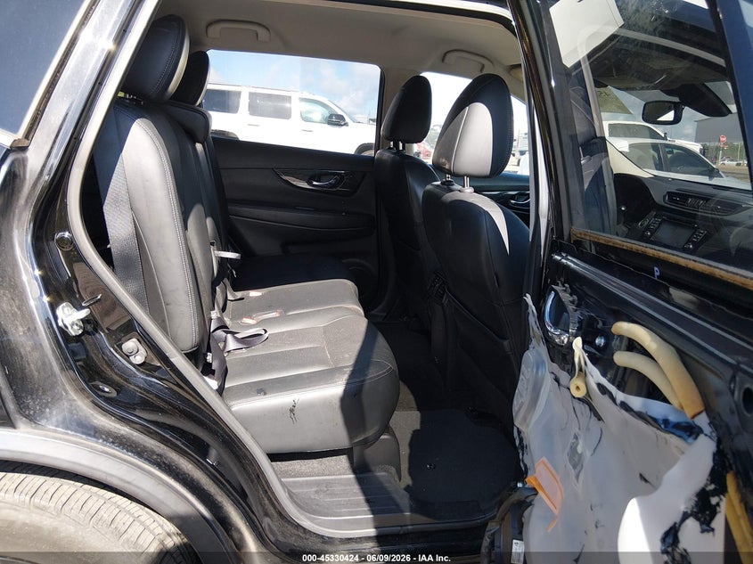 2017 Nissan Rogue VIN JN8AT2MTXHW385298 IAAI salvage auction — RIGHT SIDE, Salvage Title, sold $2,200 on 2026-07-08 (photo 8)