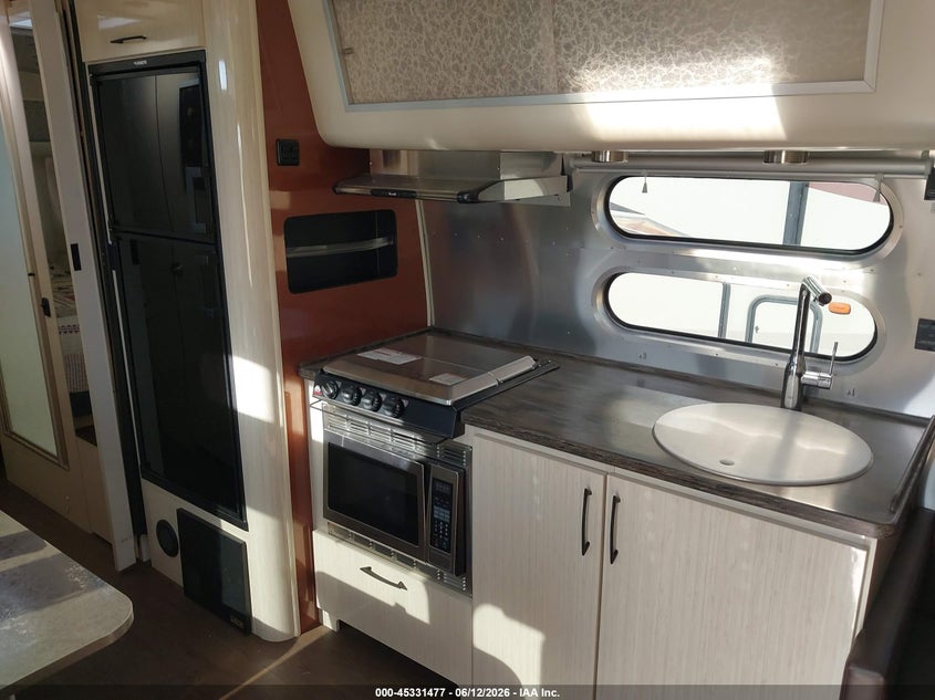 2016 Airstream Ct VIN 1STJFYM25GJ536073 IAAI salvage auction — HAIL, Original (Texas), sold $23,600 on 2026-07-28 (photo 5)