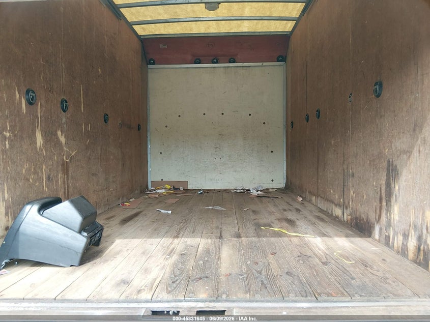 2004 Chevrolet Express 2500 VIN 1GBHG31U141247064 IAAI salvage auction — NORMAL WEAR, Clear (Virginia), sold $400 on 2026-07-09 (photo 6)