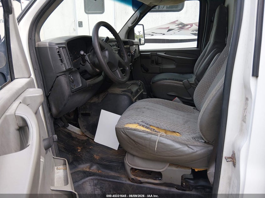 2004 Chevrolet Express 2500 VIN 1GBHG31U141247064 IAAI salvage auction — NORMAL WEAR, Clear (Virginia), sold $400 on 2026-07-09 (photo 7)