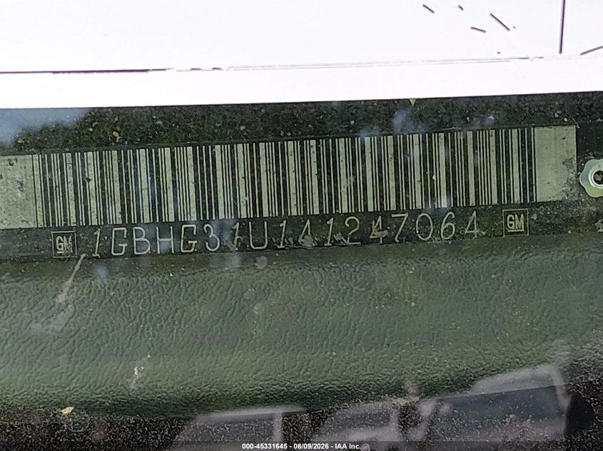 2004 Chevrolet Express 2500 VIN 1GBHG31U141247064 IAAI salvage auction — NORMAL WEAR, Clear (Virginia), sold $400 on 2026-07-09 (photo 8)