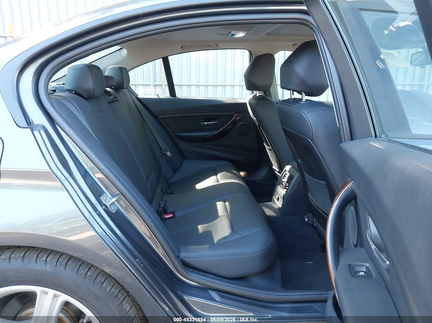 2014 BMW 3er VIN WBA3B5C53EP541437 IAAI salvage auction — FRONT & REAR, Salvage Title, sold $1,650 on 2026-07-23 (photo 8)