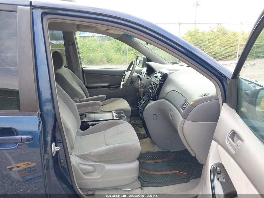 2004 Toyota Sienna VIN 5TDZA23C04S046923 IAAI salvage auction — NORMAL WEAR, Clear (Pennsylvania), sold $525 on 2026-07-05 (photo 5)