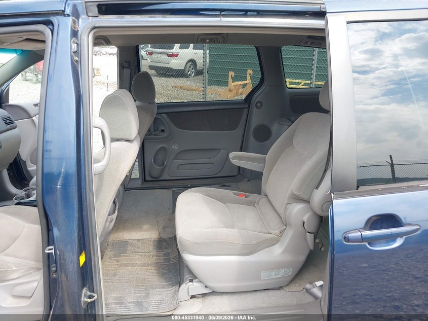 2004 Toyota Sienna VIN 5TDZA23C04S046923 IAAI salvage auction — NORMAL WEAR, Clear (Pennsylvania), sold $525 on 2026-07-05 (photo 8)