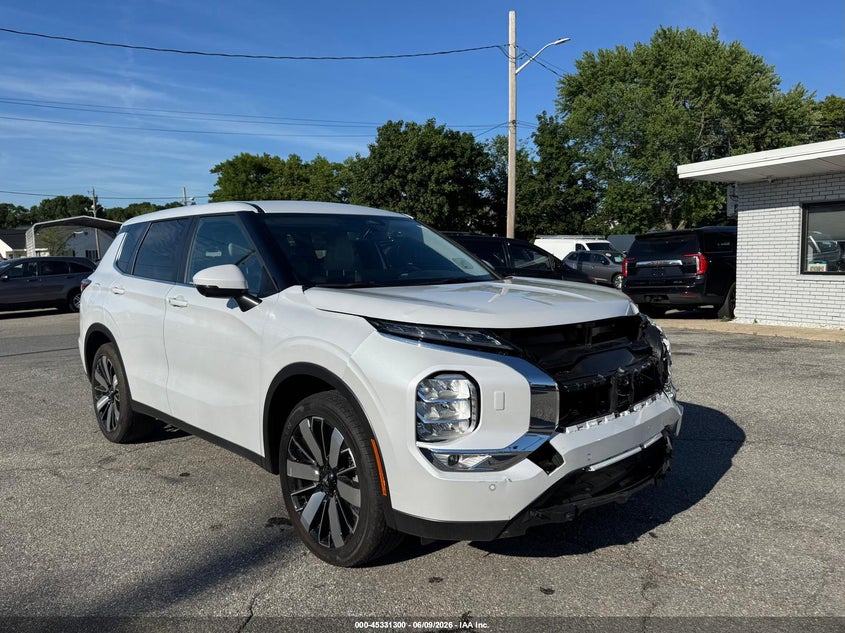 2025 Mitsubishi Outlander VIN JA4J4VA88SZ021889 IAAI salvage auction — FRONT END, Clear (South Carolina), sold $13,225 on 2026-07-18 (photo 1)