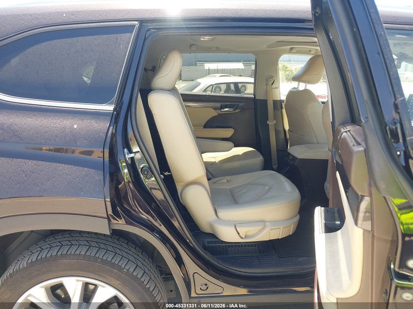 2022 Toyota Highlander VIN 5TDYARAH2NS014897 IAAI salvage auction — RIGHT FRONT, Salvage (California), sold $11,650 on 2026-07-13 (photo 8)