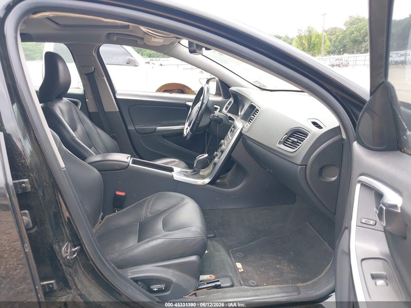 2015 Volvo V60 VIN YV140MEC2F1207398 IAAI salvage auction — NORMAL WEAR, Reconstructed (Louisiana), sold $325 on 2026-07-13 (photo 5)