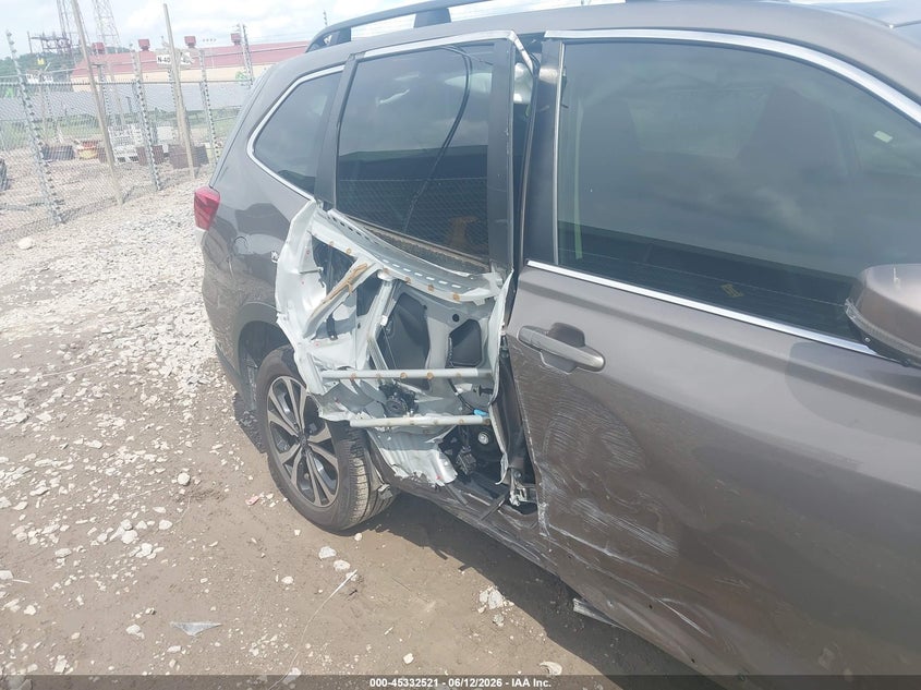 2023 Subaru Forester VIN JF2SKAPC5PH549361 IAAI salvage auction — SIDE, Salvage Title, sold $6,800 on 2026-07-26 (photo 6)