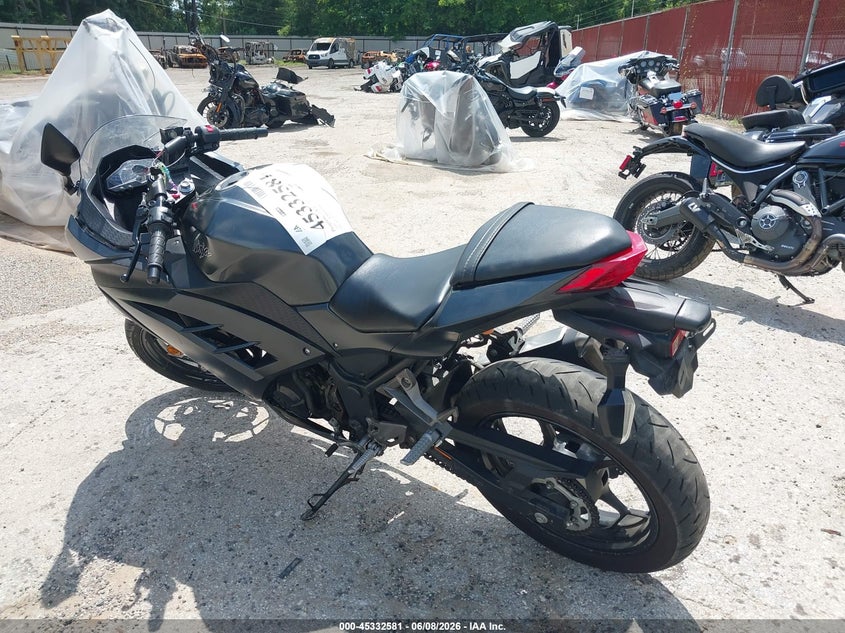 2016 Kawasaki Ninja VIN JKAEX8A1XGDA27178 IAAI salvage auction — RIGHT SIDE, Salvage Title, sold $500 on 2026-07-28 (photo 3)