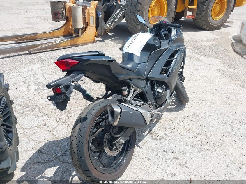 2016 Kawasaki Ninja VIN JKAEX8A1XGDA27178 IAAI salvage auction — RIGHT SIDE, Salvage Title, sold $500 on 2026-07-28 (photo 4)