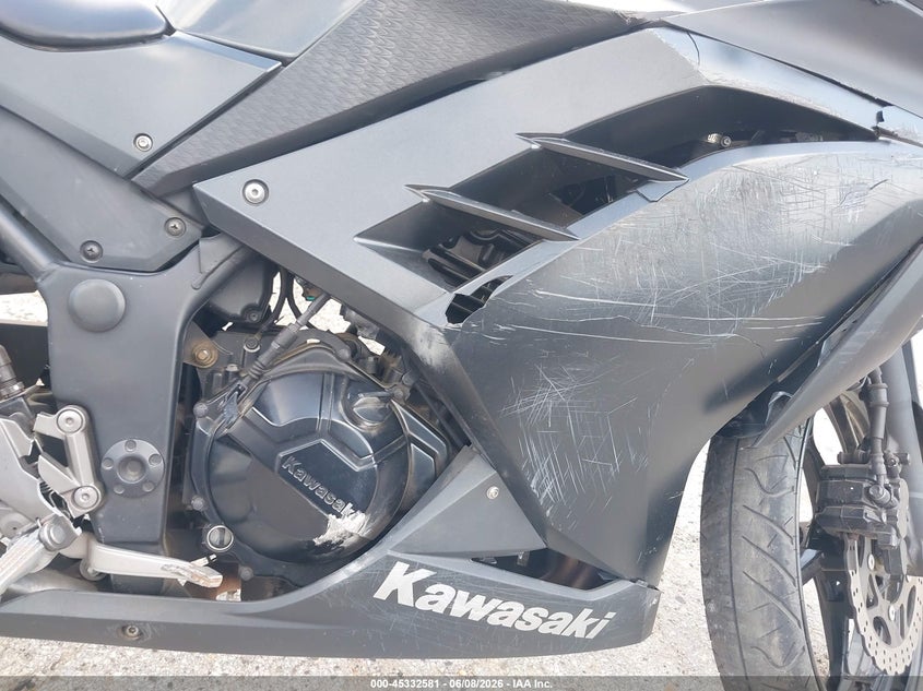 2016 Kawasaki Ninja VIN JKAEX8A1XGDA27178 IAAI salvage auction — RIGHT SIDE, Salvage Title, sold $500 on 2026-07-28 (photo 8)