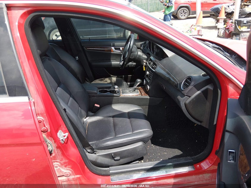 2012 Mercedes-benz C-klasse VIN WDDGF4HB1CR219467 IAAI salvage auction — NORMAL WEAR, Salvage Title, sold $600 on 2026-07-10 (photo 5)