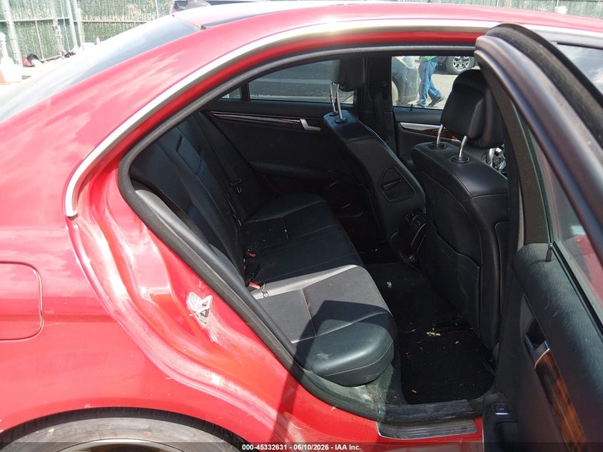 2012 Mercedes-benz C-klasse VIN WDDGF4HB1CR219467 IAAI salvage auction — NORMAL WEAR, Salvage Title, sold $600 on 2026-07-10 (photo 8)