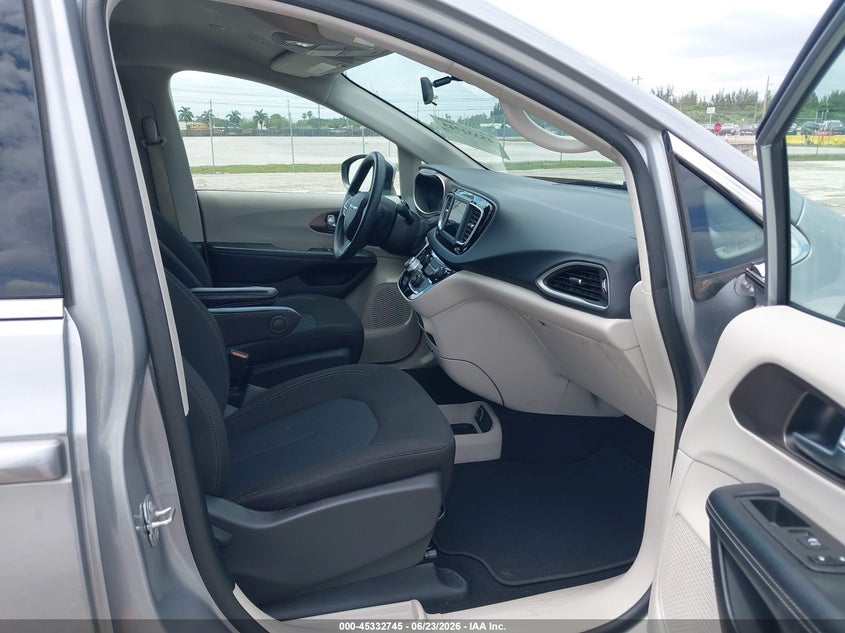 2021 Chrysler Voyager VIN 2C4RC1CG2MR568467 IAAI salvage auction — NORMAL WEAR, Sf97 (Florida), sold $10,350 on 2026-08-13 (photo 5)