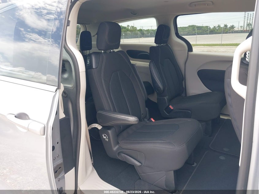 2021 Chrysler Voyager VIN 2C4RC1CG2MR568467 IAAI salvage auction — NORMAL WEAR, Sf97 (Florida), sold $10,350 on 2026-08-13 (photo 8)