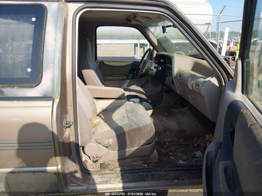 1994 Mazda B3000 VIN 4F4CR16U7RTM57894 IAAI salvage auction — NORMAL WEAR, Clear (Mississippi), sold $275 on 2026-07-08 (photo 5)