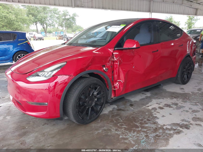 2023 Tesla Model y VIN 7SAYGAEE5PF586685 IAAI salvage auction — LEFT SIDE, Salvage Title, sold $8,900 on 2026-08-02 (photo 2)