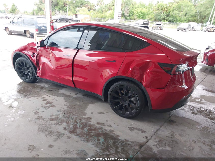 2023 Tesla Model y VIN 7SAYGAEE5PF586685 IAAI salvage auction — LEFT SIDE, Salvage Title, sold $8,900 on 2026-08-02 (photo 3)