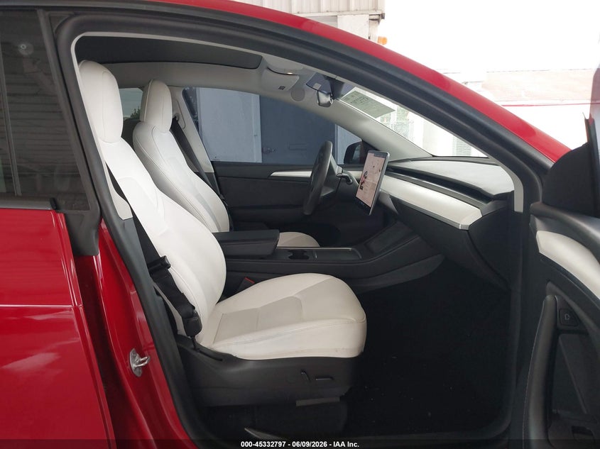 2023 Tesla Model y VIN 7SAYGAEE5PF586685 IAAI salvage auction — LEFT SIDE, Salvage Title, sold $8,900 on 2026-08-02 (photo 5)