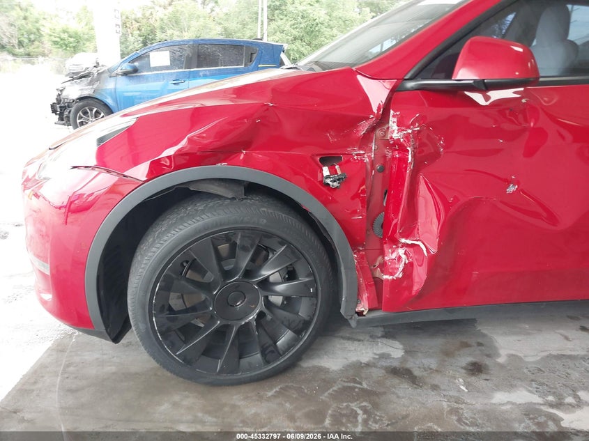 2023 Tesla Model y VIN 7SAYGAEE5PF586685 IAAI salvage auction — LEFT SIDE, Salvage Title, sold $8,900 on 2026-08-02 (photo 6)