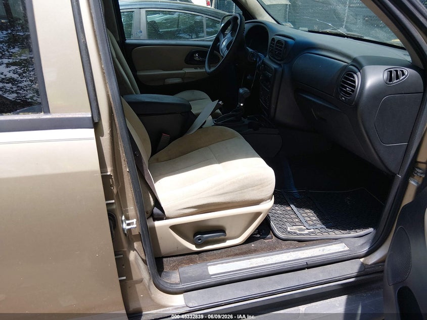 2006 Chevrolet Trailblazer VIN 1GNDT13S262124013 IAAI salvage auction — LEFT REAR, Clear (Virginia), sold $400 on 2026-07-09 (photo 5)